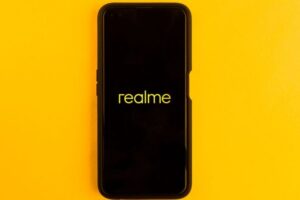 Best Small Flagship Phones for One-Handed Use in 2026